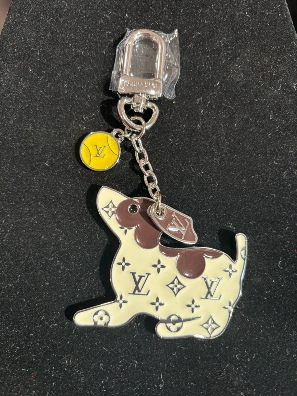 554. Puppy Keychain Charm in Cream & Brown